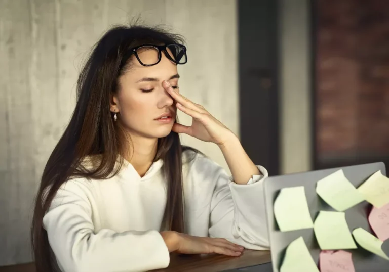 Problemy z koncentracją w pracy. Jak odzyskać skupienie, gdy wszystko Cię rozprasza?